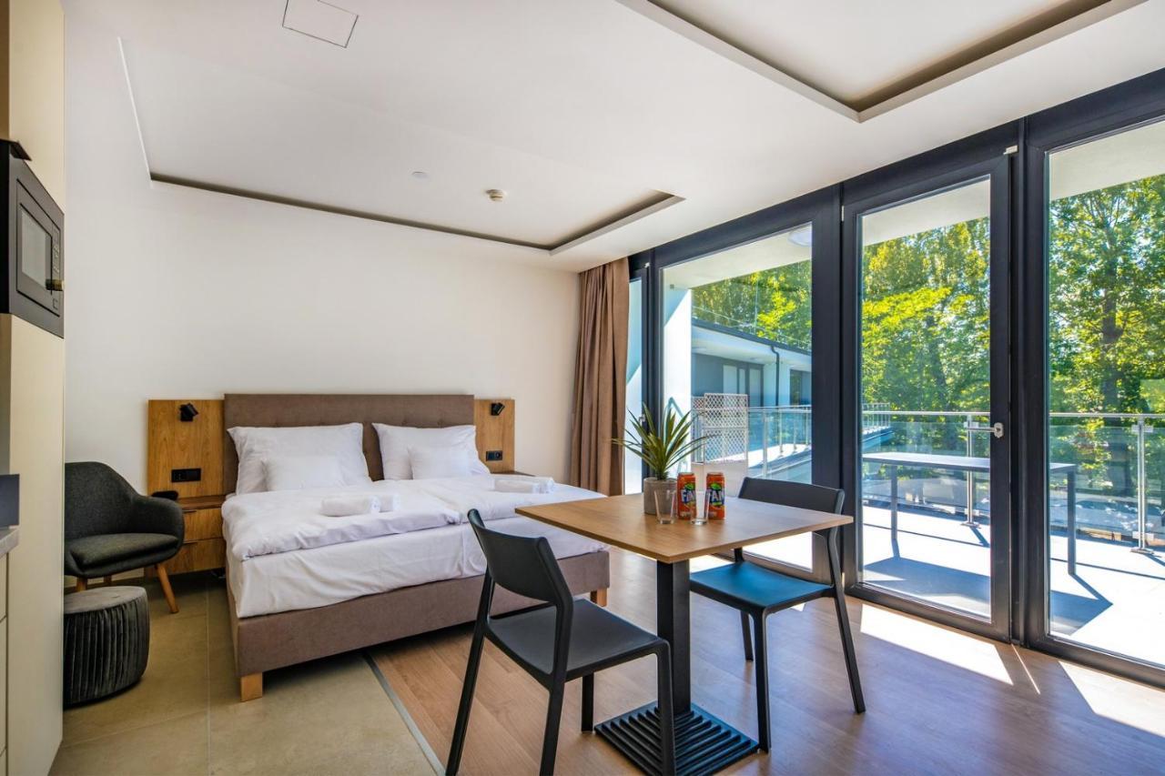 Aparthotel H55 à Balatonlelle Extérieur photo